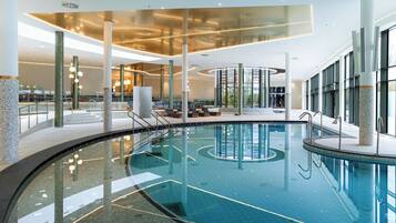 10 piscinas internas, piscina externa