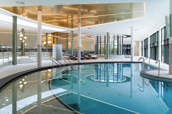 10 binnenzwembaden en een buitenzwembad