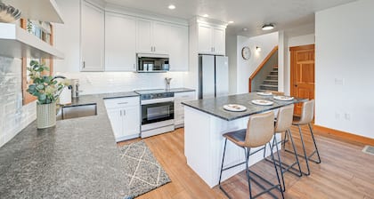 Walk to Flathead Lake: Polson Home w/ Balcony