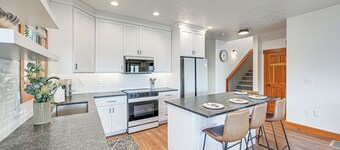 Walk to Flathead Lake: Polson Home w/ Balcony