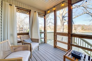 Interior - Lakefront Retreat w/ Game Room in Bella Vista! (Bella Vista)