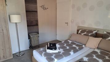 1 Schlafzimmer, Bügeleisen/Bügelbrett, Reisekinderbett, kostenloses WLAN