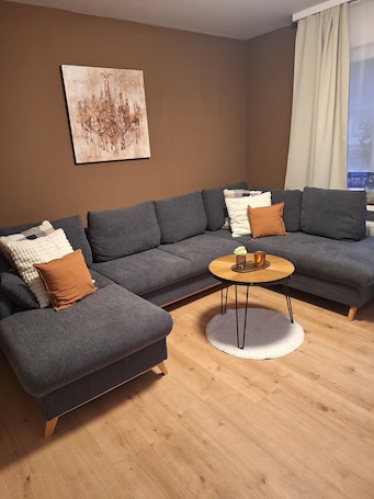 Smart TV, books. Fully furnished 65sqm in the beautiful Ahr valley.
