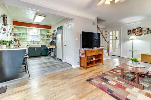 Walk to Adrian College: Family Home in Michigan