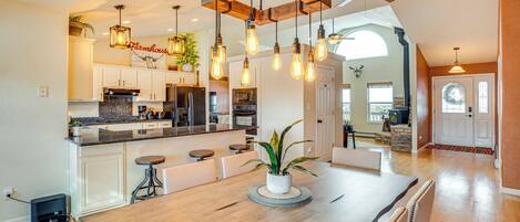 House (5 Bedrooms) | Interior