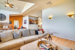 House (5 Bedrooms) | Interior