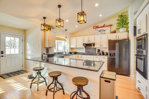 Luxe Mesa View Home on 35 Acres w/ Wraparound Deck