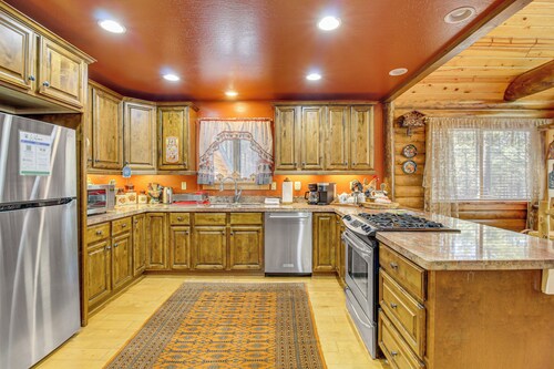 Family-friendly Cabin w/ Fire Pit in Forest Lakes