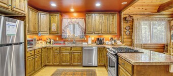 Family-friendly Cabin w/ Fire Pit in Forest Lakes