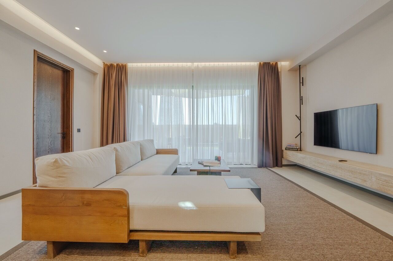 Villa, 2 Schlafzimmer, eigener Pool | Wohnzimmer | 43-Zoll-LCD-Fernseher mit Satellitenempfang, Fußbodenheizung