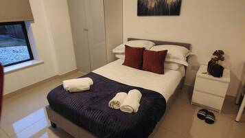 Apartment | 3 bedrooms, iron/ironing board, free WiFi, bed sheets