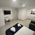 Leeds 3 Bed En-suites Apartment Retreat- Sleeps 9