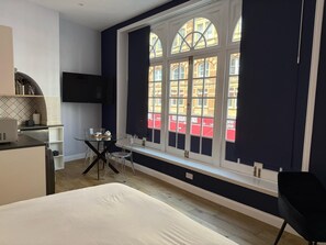 City Studio | In-room dining - Leicester Square 3rd Floor Studio (London)