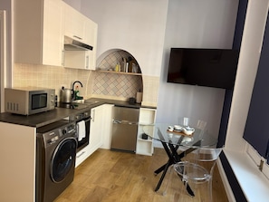Estúdio urbano | Cozinha privada | Frigobar, micro-ondas, torradeira