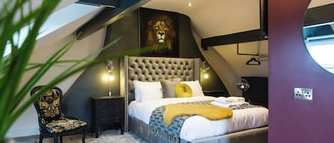 4 habitaciones, tabla de planchar con plancha, internet y ropa de cama
