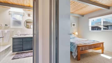 2 Schlafzimmer, Schreibtisch, Bügeleisen/Bügelbrett, Reisekinderbett