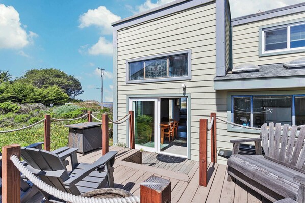 Outdoor dining - Nature Lover's Paradise | Steps to Beach | Dogs OK (Bodega Bay)