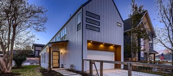 Ivory Farmhouse. New, Modern, Downtown Georgetown