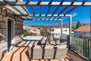 Apartamento (2 Bedrooms) | Sacada