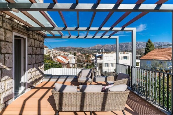 Apartment (2 Bedrooms) | Balcony