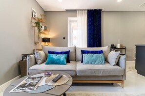 Apartment (2 Bedrooms) | Living room