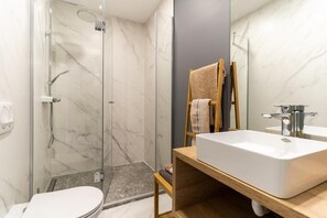 Apartment (2 Bedrooms) | Bathroom