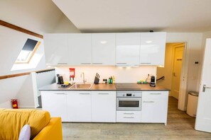 Fridge, microwave, oven, stovetop