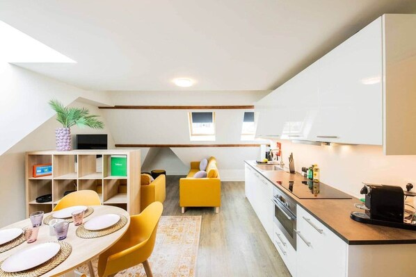 Fridge, microwave, oven, stovetop