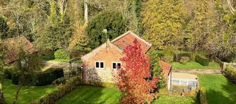 Host Stay Boathouse Barn