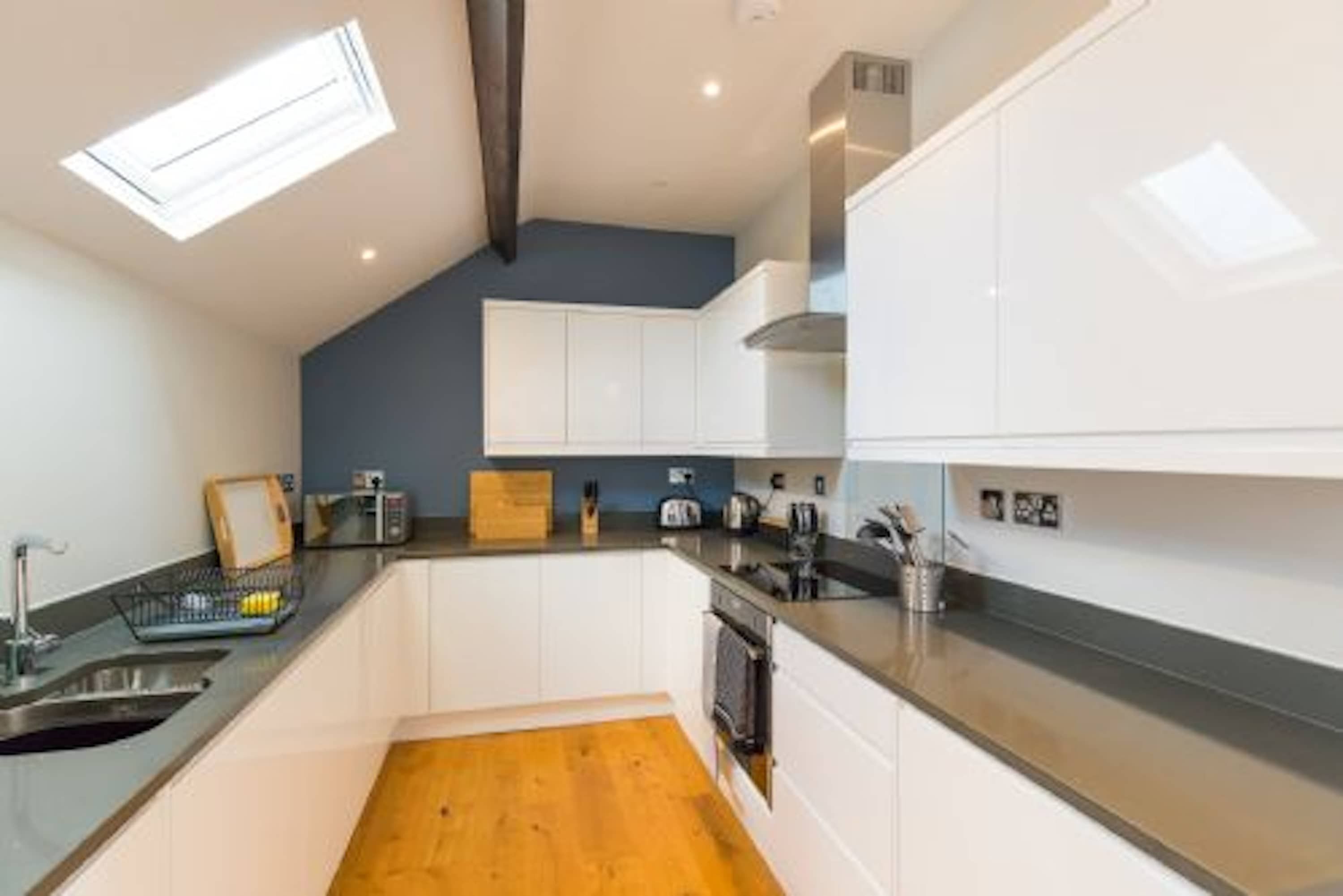 House | 3 bedrooms, desk