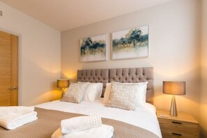 บ้านพัก | 3 ห้องนอน, โต๊ะทำงาน