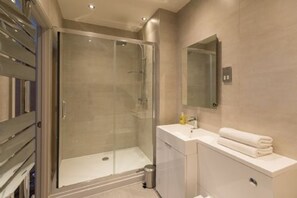 House | 3 bedrooms, desk - Host Stay The Old Antique Shop (Holt)