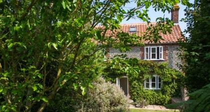 Host Stay Marlpit Cottage