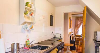 Host Stay Shoemakers Cottage