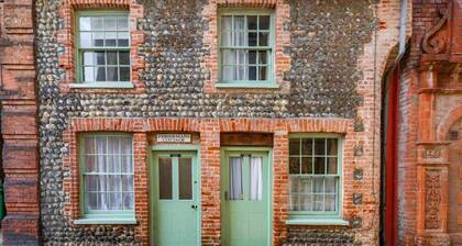 Host Stay Shoemakers Cottage