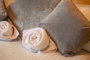 Room - Host Stay Chew Brook Drive (Oldham)