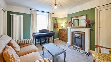 House | 2 bilik tidur, meja