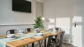 Rumah | 4 kamar tidur dan meja kerja