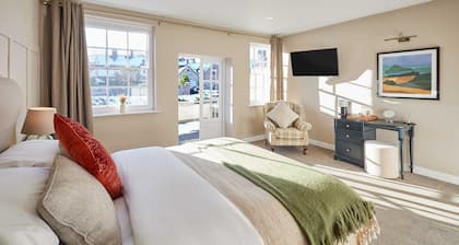 Host & Stay The Raven Hotel Rooms