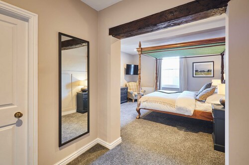 Host & Stay The Raven Hotel Rooms