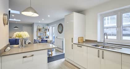 Host Stay Harrow Bothy