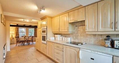 Host Stay Ailsa Cottage