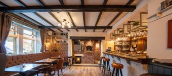 Host Stay Woodroffe Arms Hope Twin Room 2