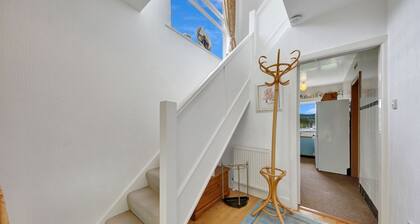 Host Stay Avoca Cottage