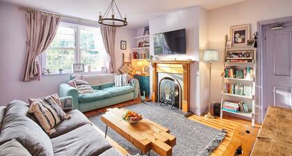 Host Stay Lilac Cottage