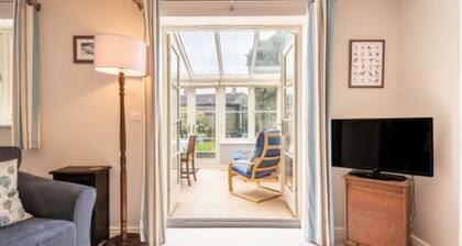 Host Stay Sparrow Cottage