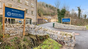 Unclassified image, 4 of 12, button - Host Stay Rock Mill 37 Cavendish (Hope Valley)