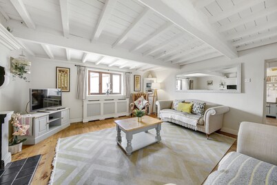 Host Stay Lakeview Cottage - Upper Hulme