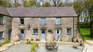 House | 13 bedrooms - Host Stay Exclusive Use Moor Grange Farm 13 Bedrooms (Buxton)