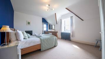 House | 6 bilik tidur